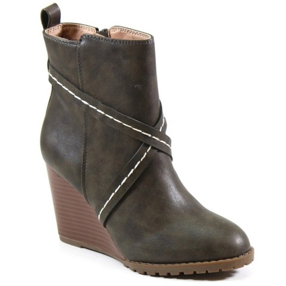 NWOB Diba Alberta Wedge Boot Size 5.5